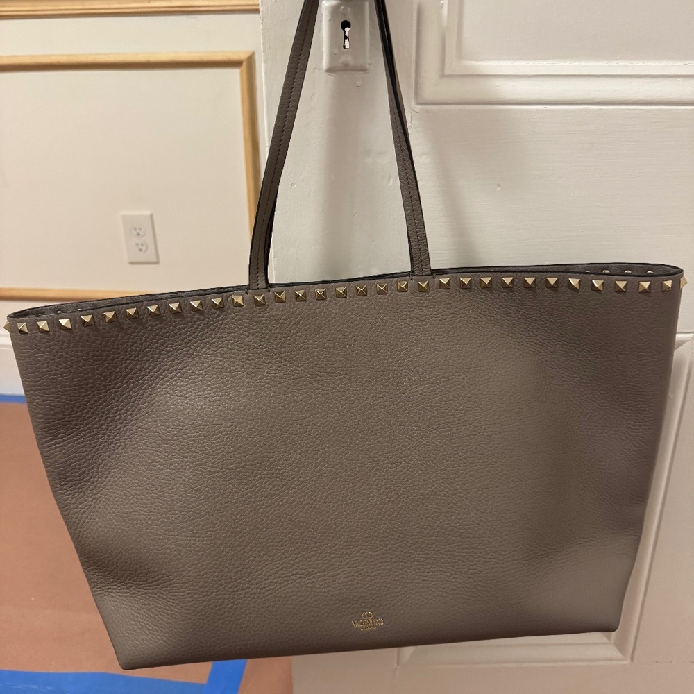 BRAND NEW Unused Valentino Rockstud Tote